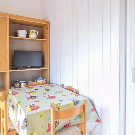 1 Bedroom Awesome In Apartment