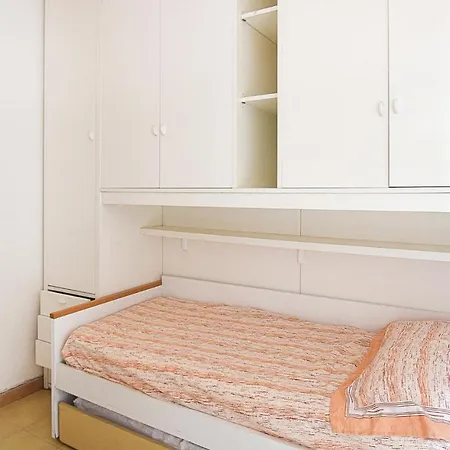 1 Bedroom Awesome In Botricello