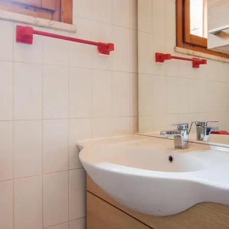 1 Bedroom Awesome In *